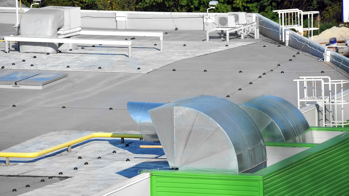 Industrial Building Flat Roof With Rooftop Ventilation Equipment